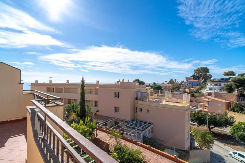 Adosado con vistas al mar desde la piscina con BBQ view 4