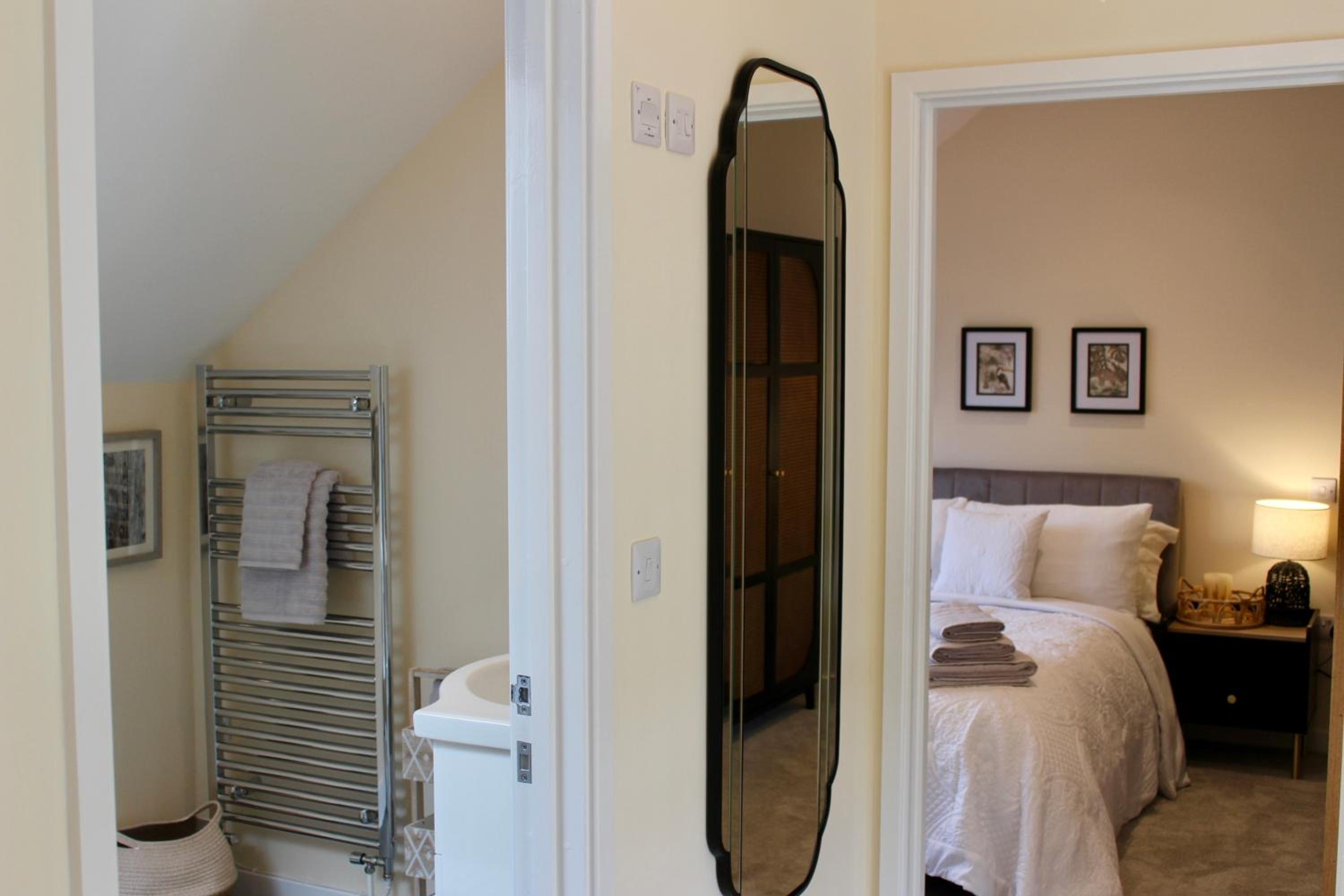 No 1 The Paddock - Spacious holiday home with a hot tub view 2