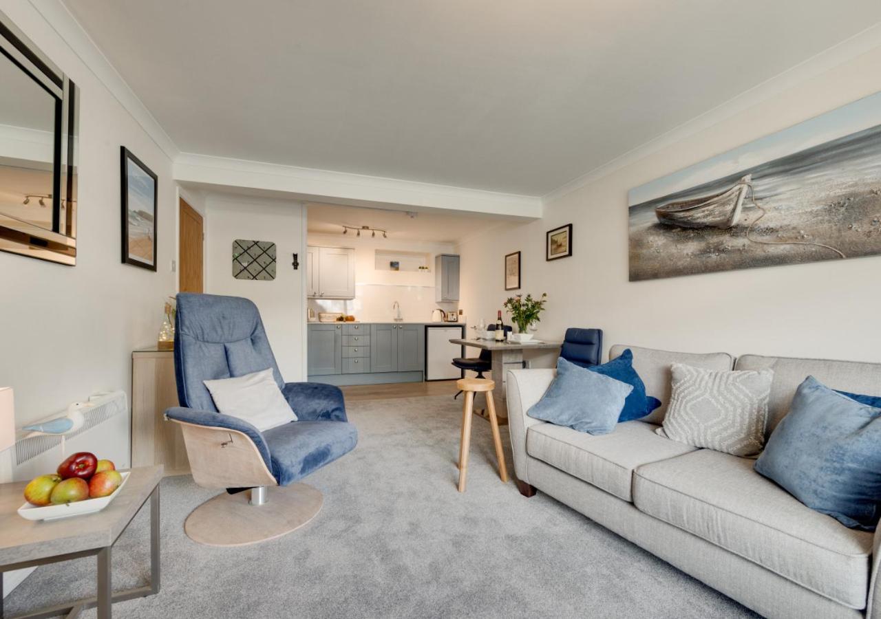 1 Bed in West Looe oc-1west view 2