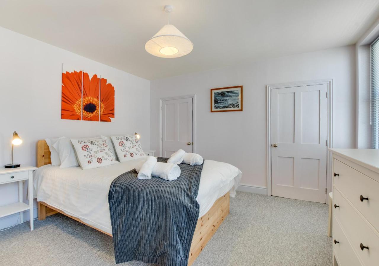 3 Bed in Penzance oc-26chap view 3