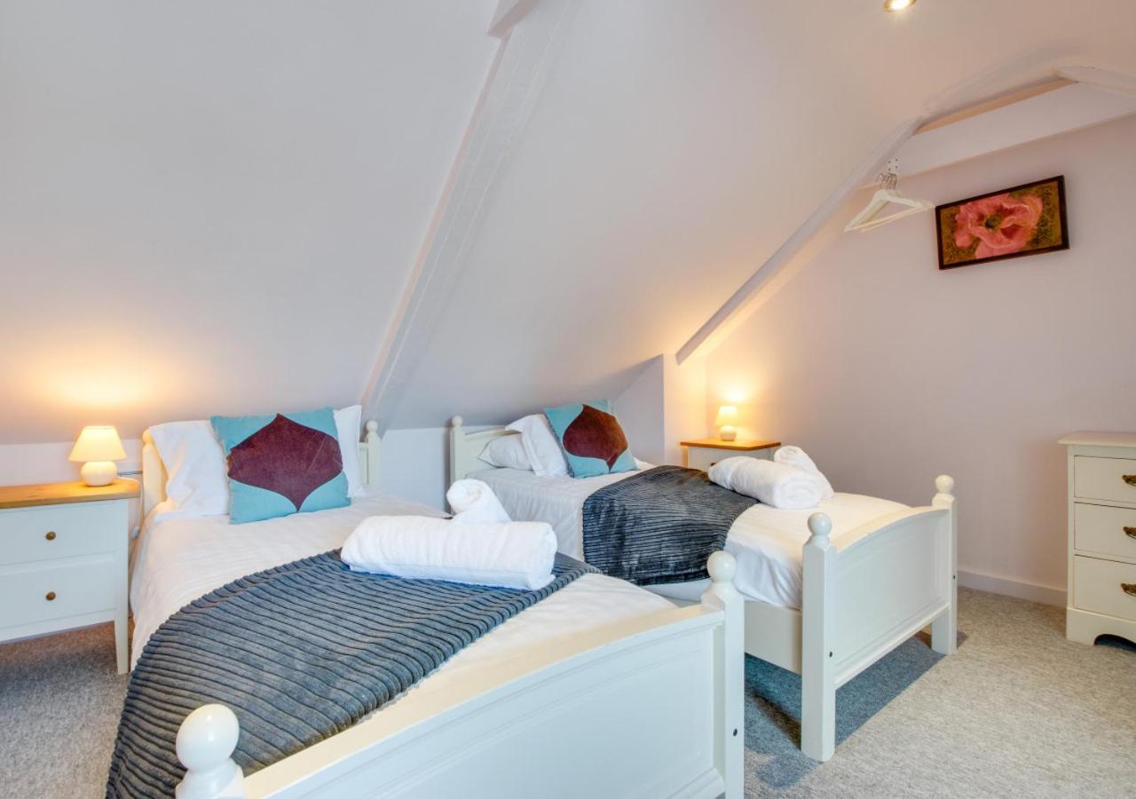 3 Bed in Penzance oc-26chap view 4