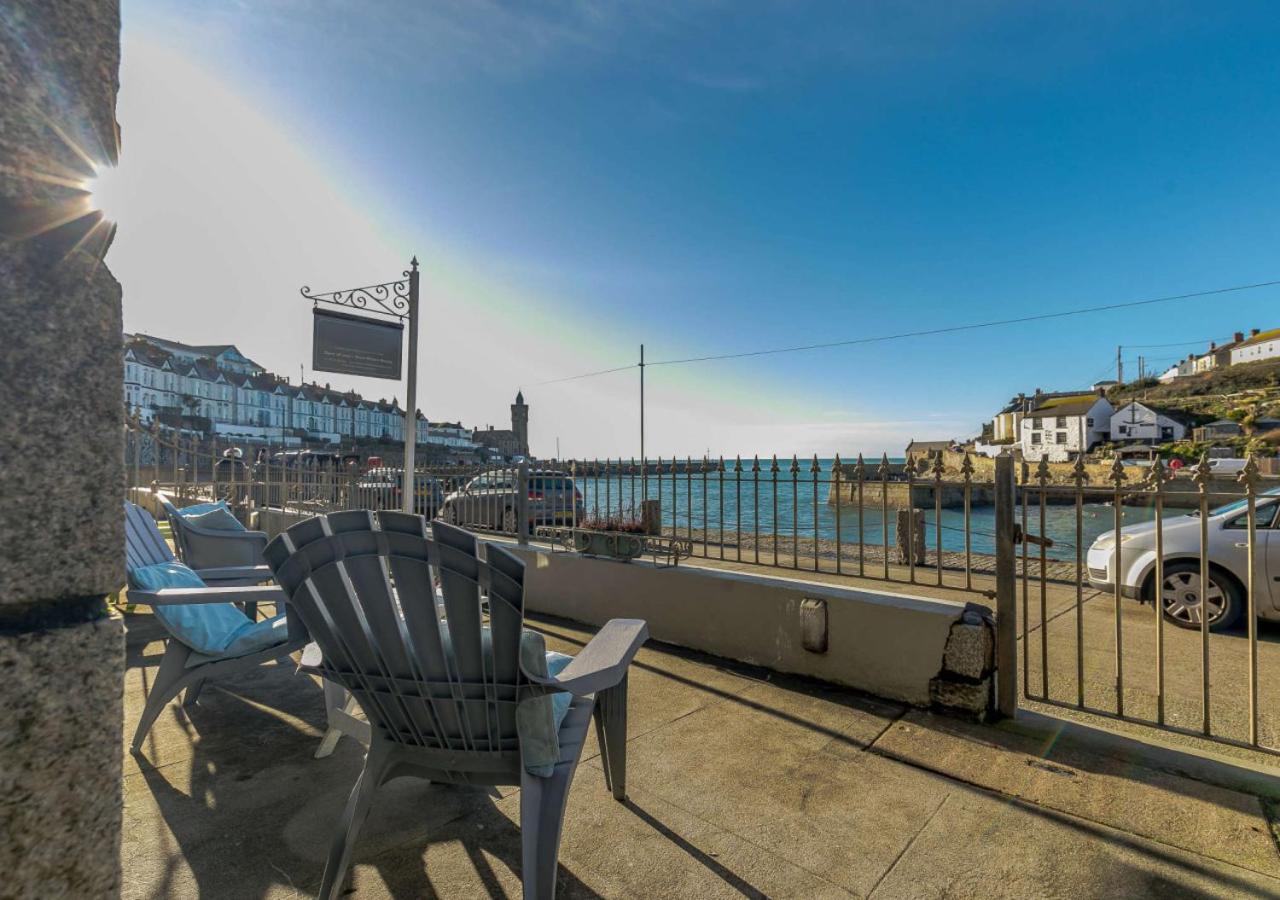 3 Bed in Porthleven oc-1seav