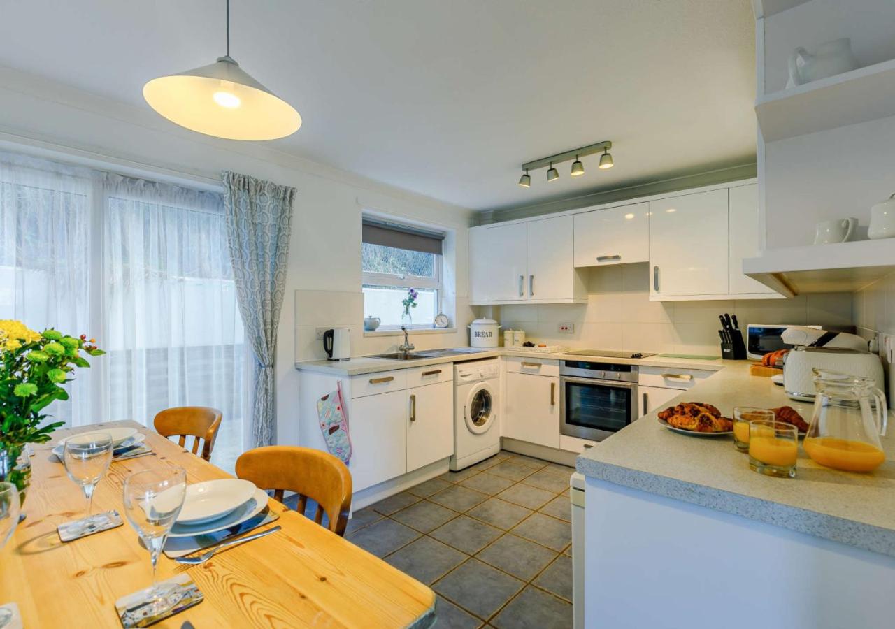 3 Bed in Porthleven oc-1seav