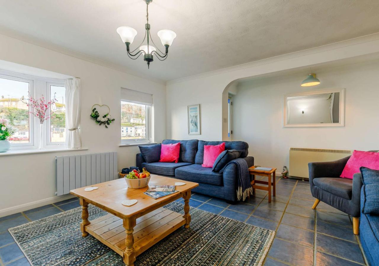 3 Bed in Porthleven oc-1seav