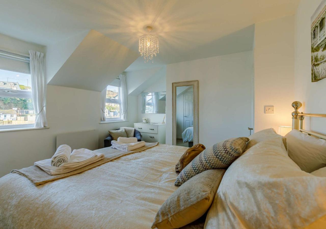 3 Bed in Porthleven oc-1seav