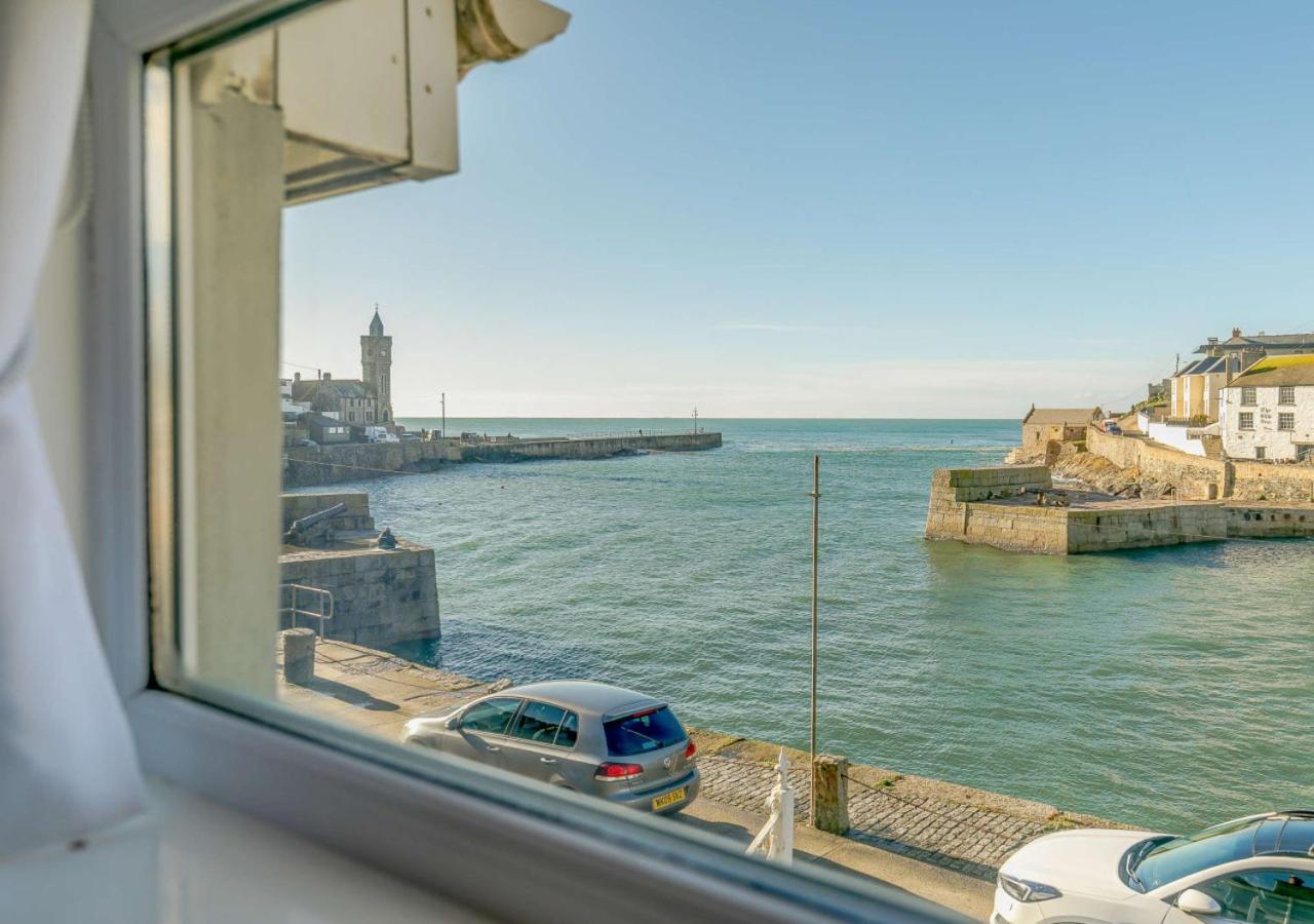 3 Bed in Porthleven oc-1seav