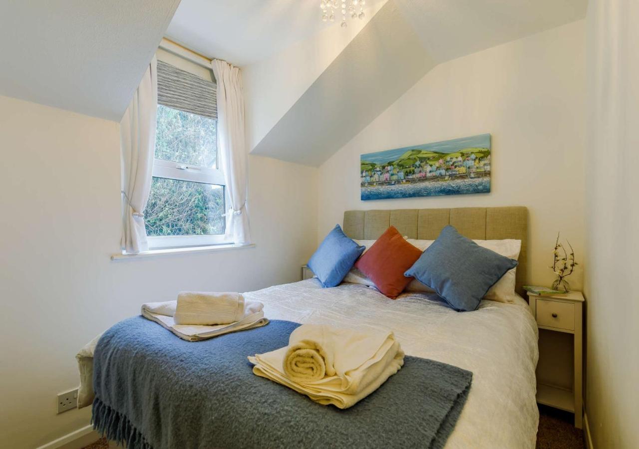 3 Bed in Porthleven oc-1seav