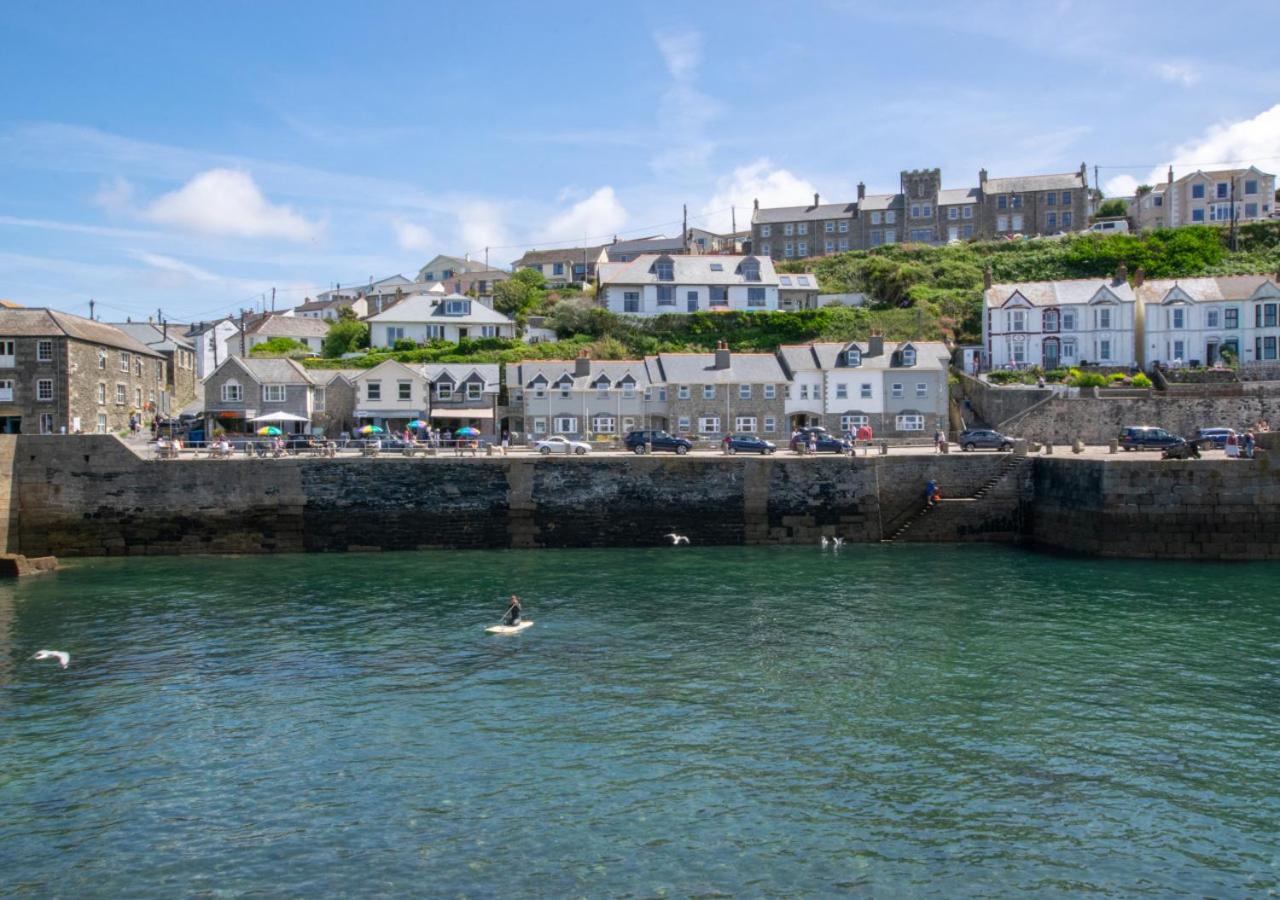 3 Bed in Porthleven oc-1seav
