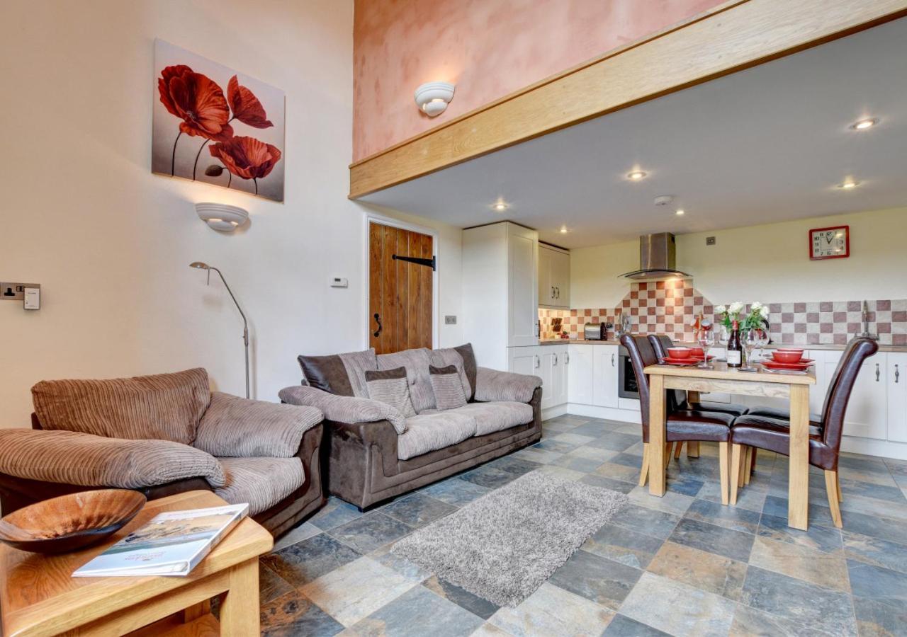 2 Bed in Tiverton oc-cide view 2