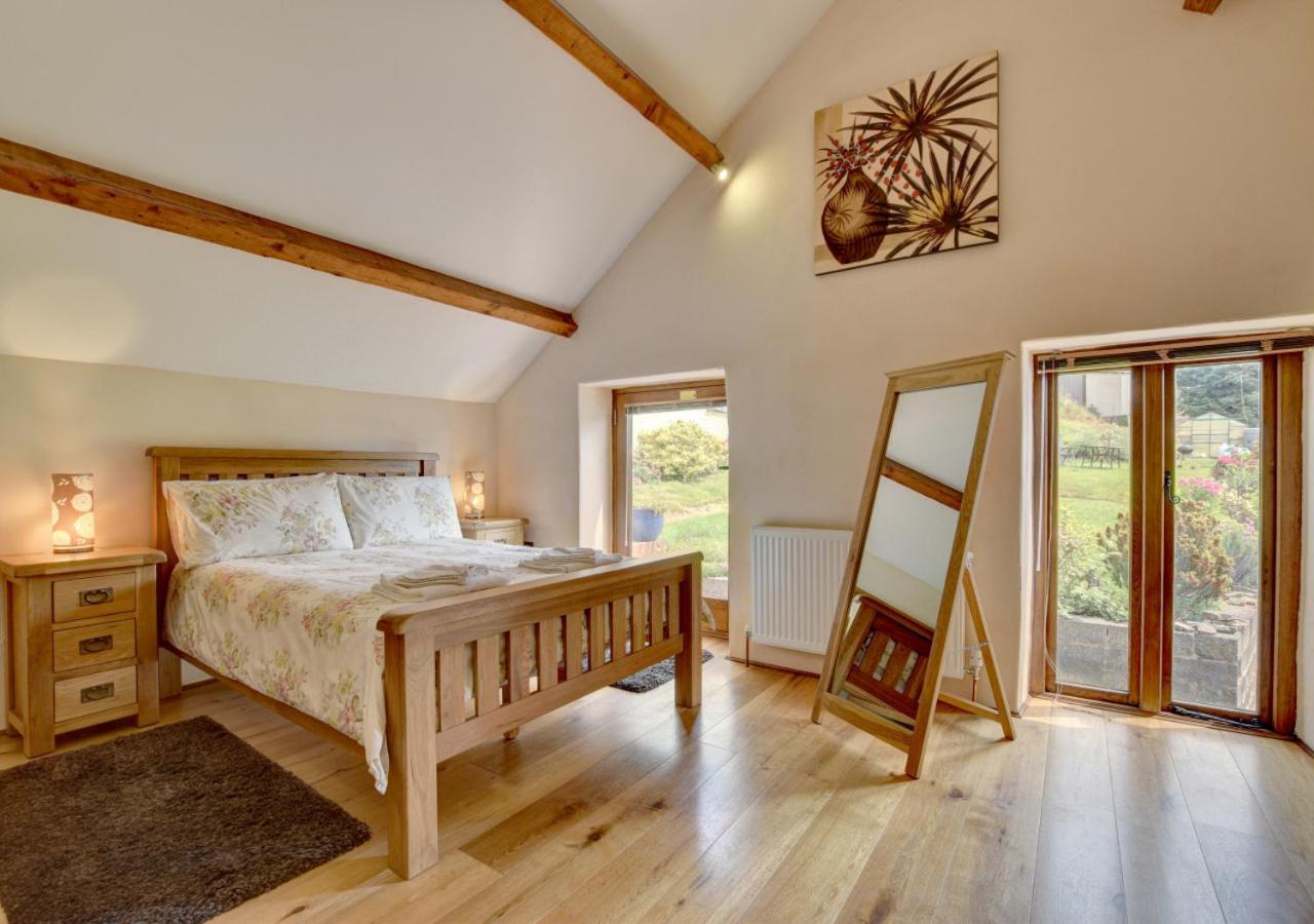 2 Bed in Tiverton oc-cide view 3