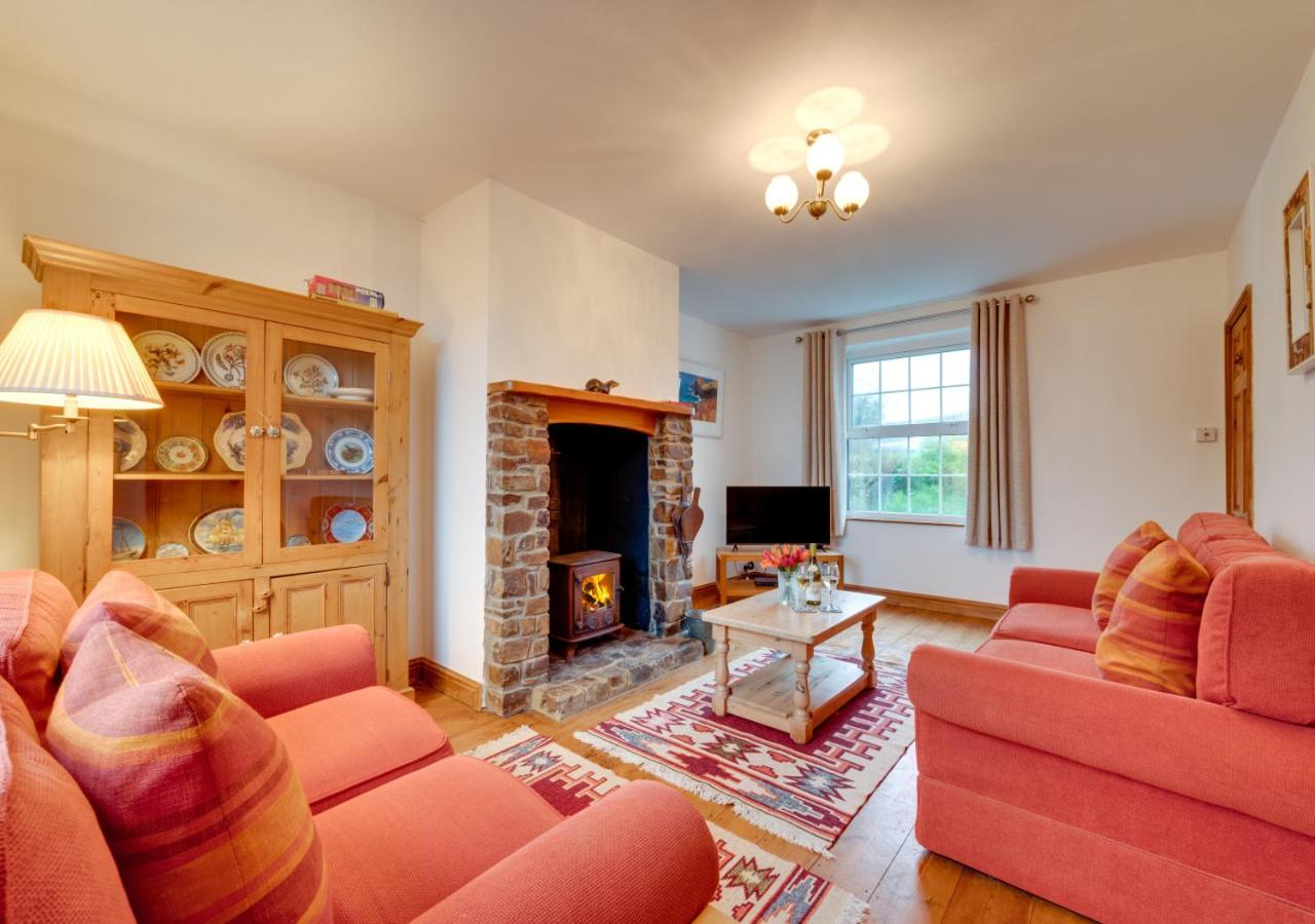 3 Bed in Nr Hartland oc-coas1