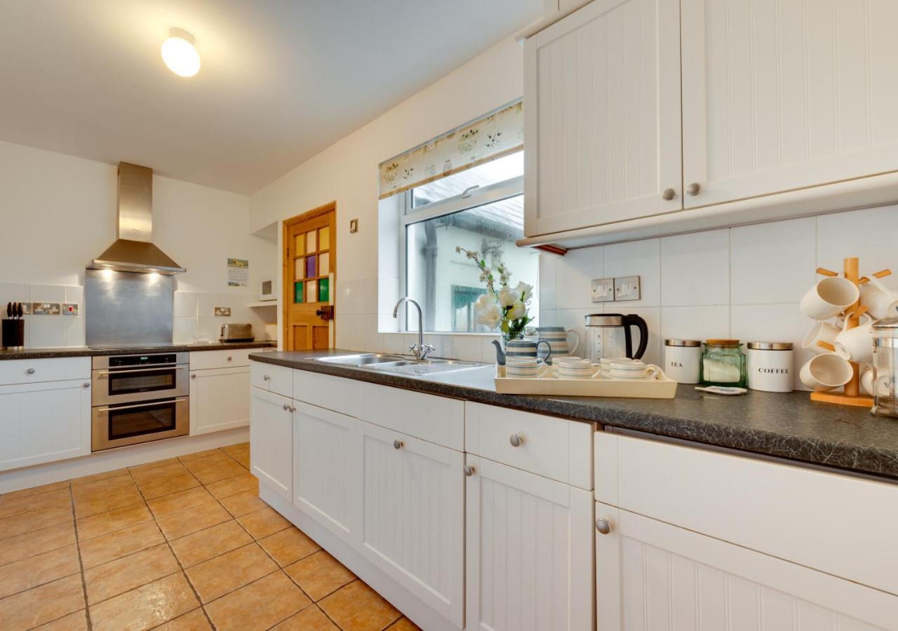 3 Bed in Nr Hartland oc-coas1