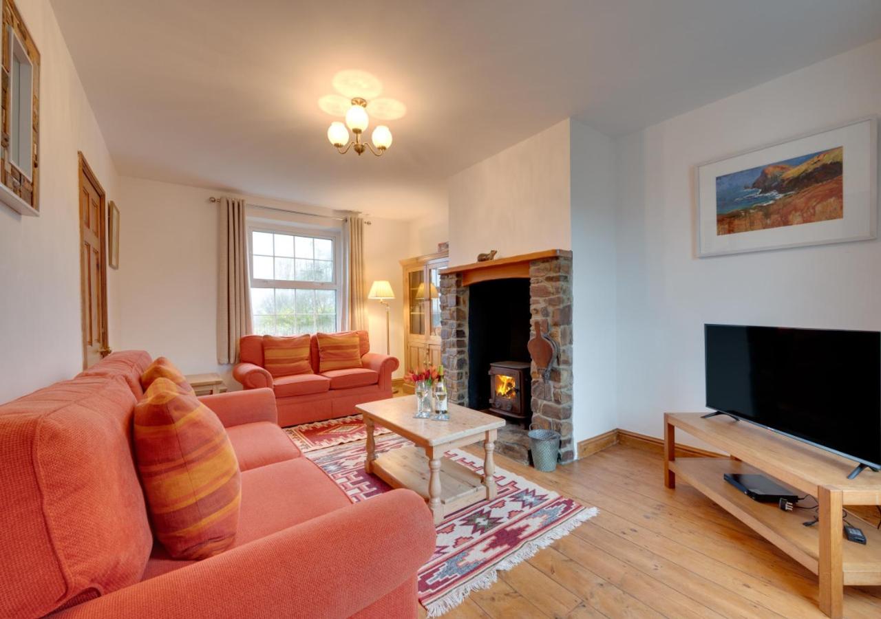 3 Bed in Nr Hartland oc-coas1