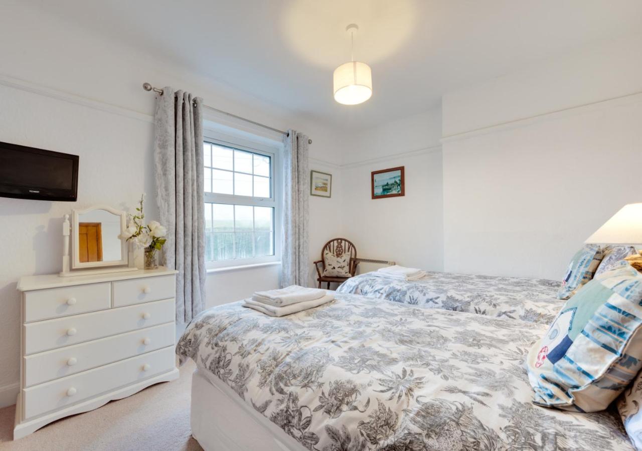 3 Bed in Nr Hartland oc-coas1