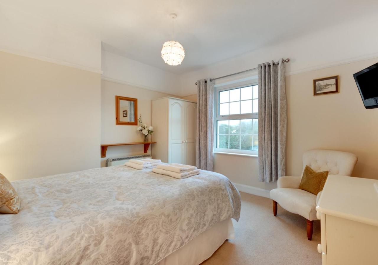 3 Bed in Nr Hartland oc-coas1
