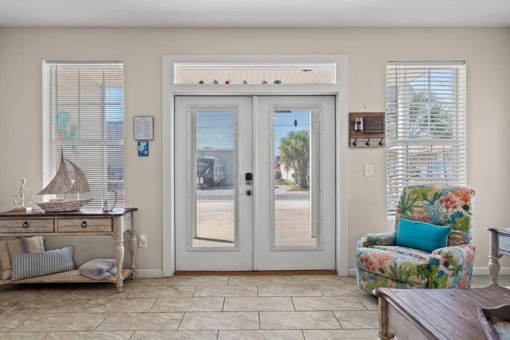 Shells and Bells Ocean Paradise - Sleeps 24, 2 Private Pools view 5