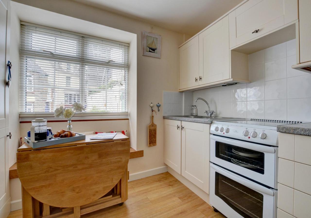 1 Bed in Lynton oc-denly view 3