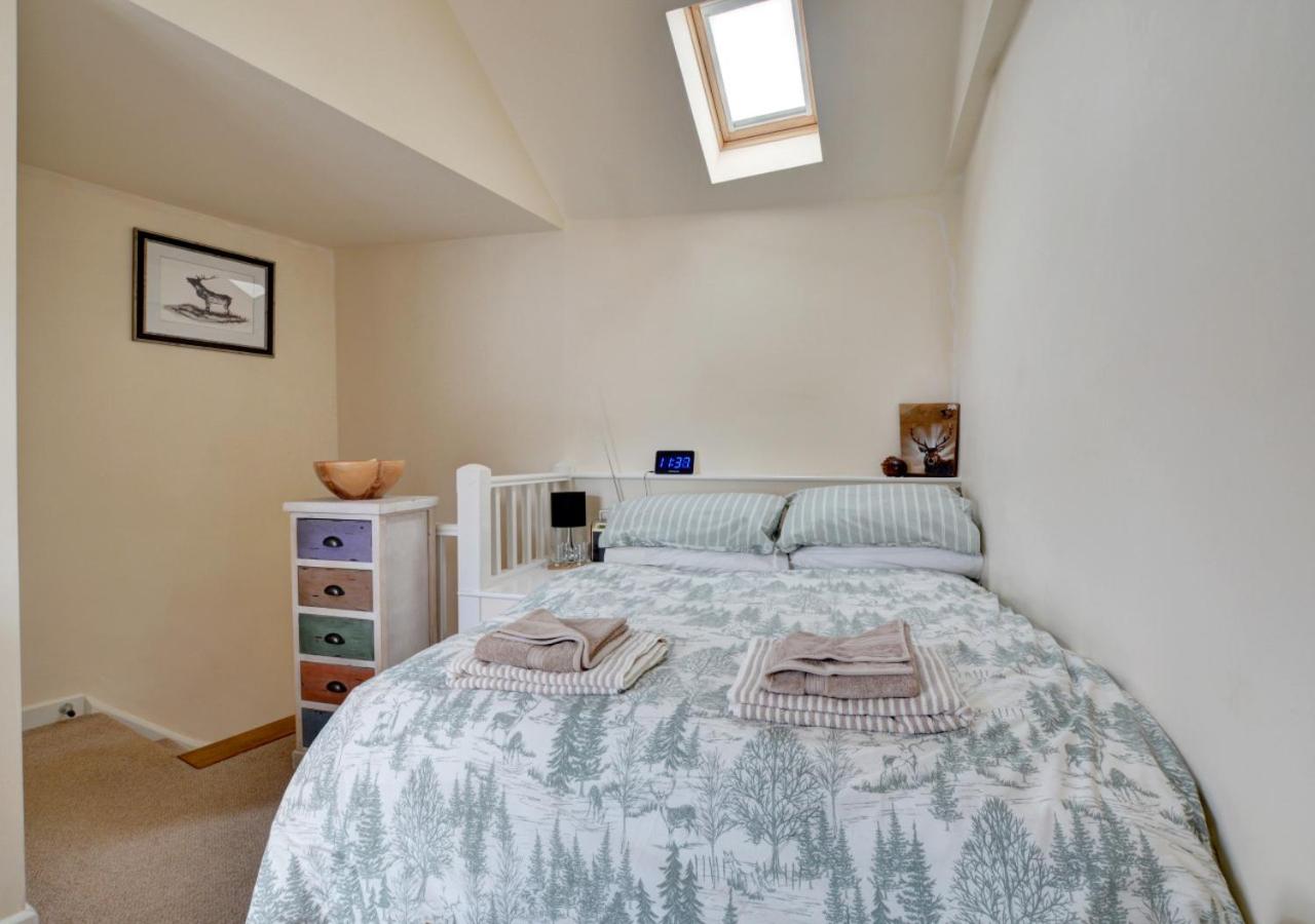 1 Bed in Lynton oc-denly view 4