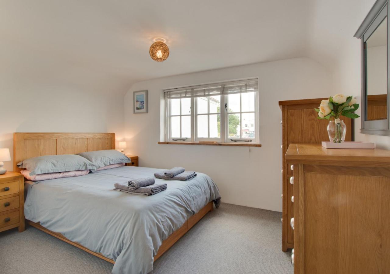 Dolphin Cottage