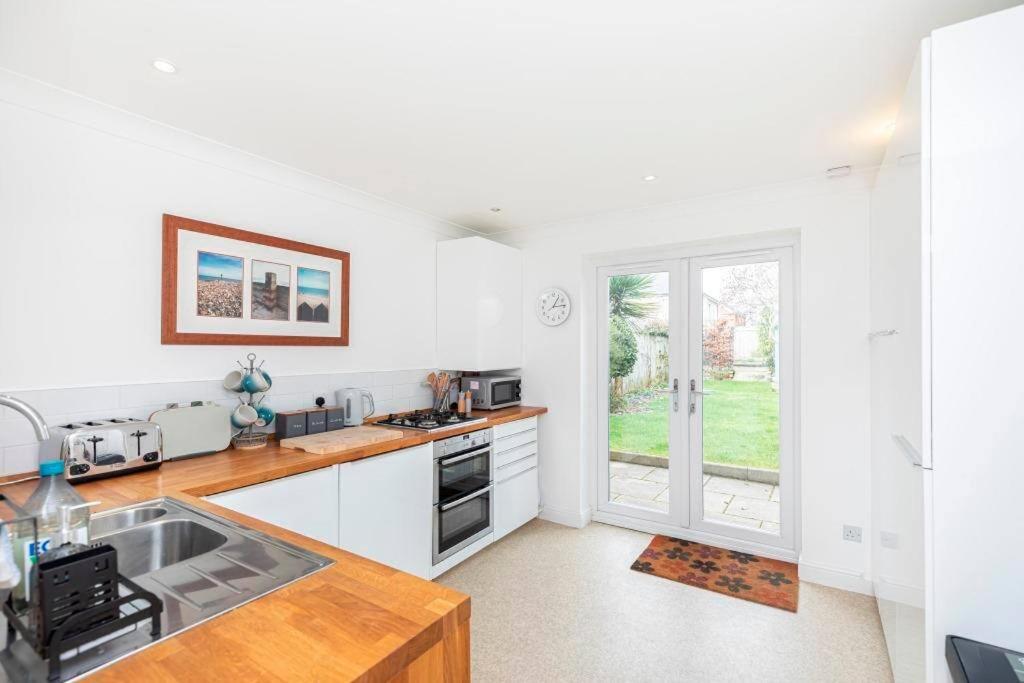PALM TREES by BOURNECOAST - A Lovely Two Bedroom VICTORIAN HOLIDAY HOME Located in a Popular Area - HB8500 view 3