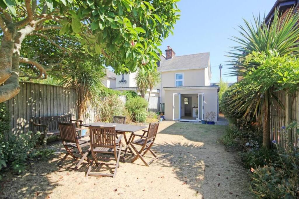 PALM TREES by BOURNECOAST - A Lovely Two Bedroom VICTORIAN HOLIDAY HOME Located in a Popular Area - HB8500 view 4