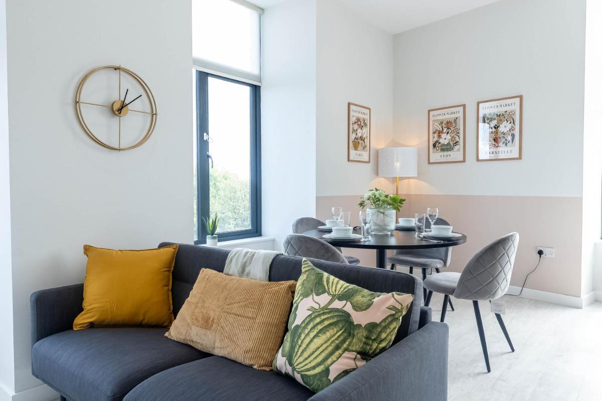 Leeds Haven - Niche 1 & 2 Bedroom Apartments' with Cityscape views includes parking upon availability by Sojo Stay view 3