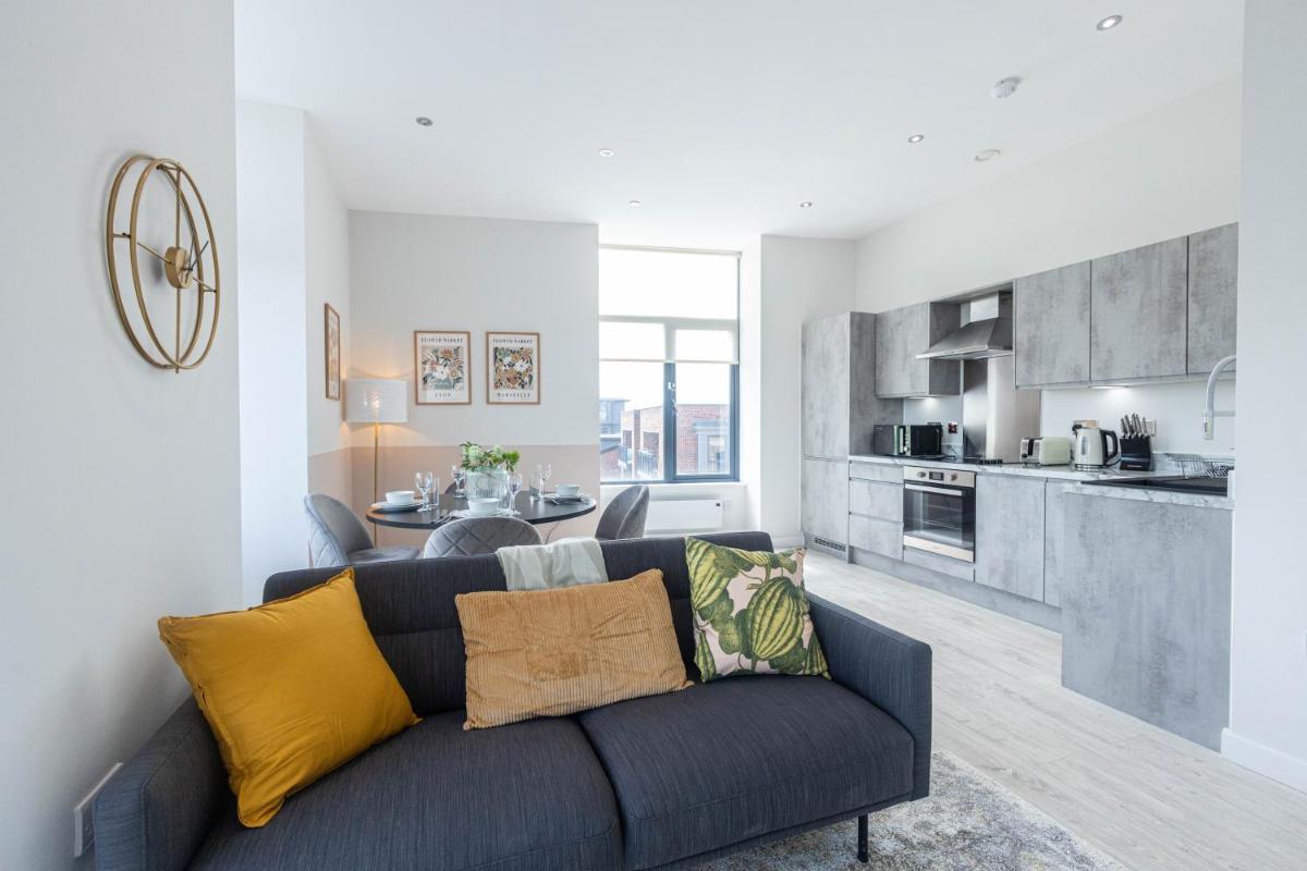 Leeds Haven - Niche 1 & 2 Bedroom Apartments' with Cityscape views includes parking upon availability by Sojo Stay view 2