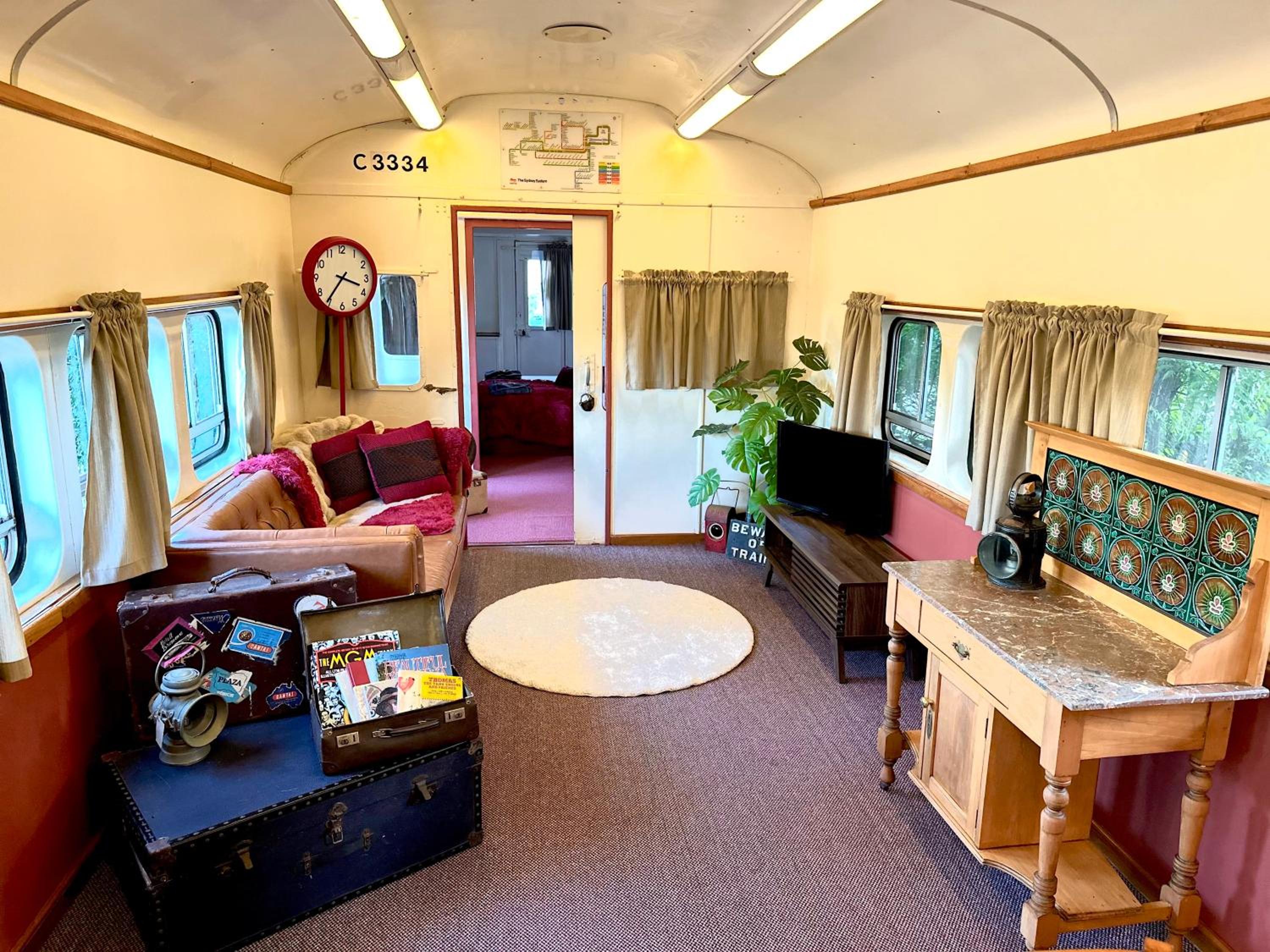 Carriageway Retreat - Unique Red Rattler Carriages and Units