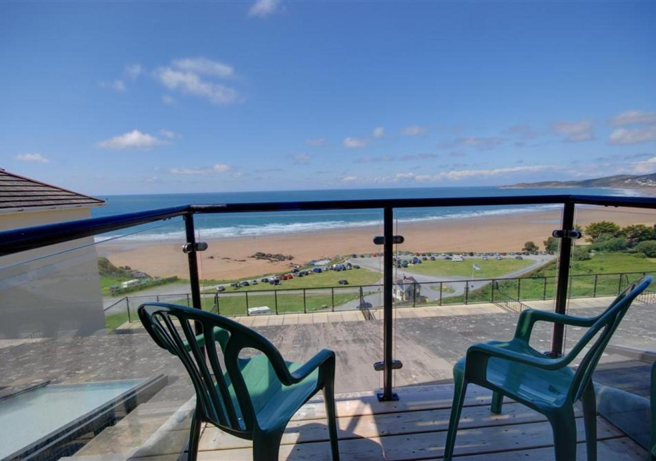 2 Bed in Clifton Court oc-fl24 view 3