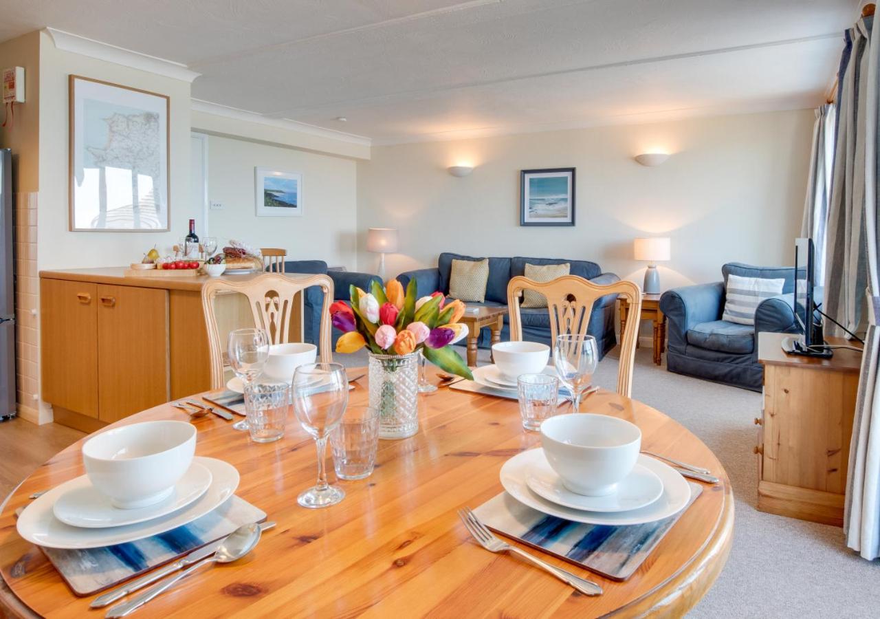 2 Bed in Clifton Court oc-fl24 view 4