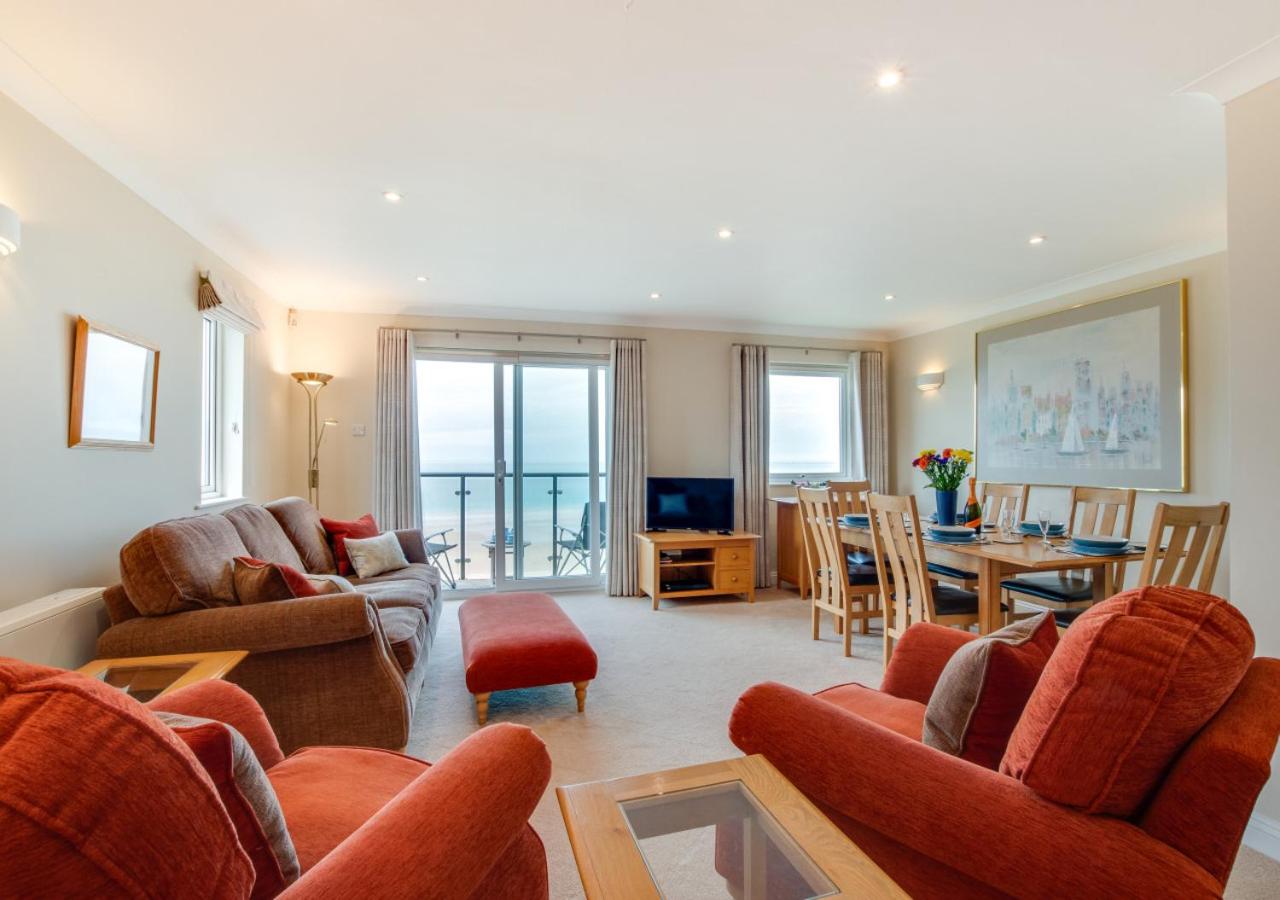 3 Bed in Putsborough oc-flt20 view 2