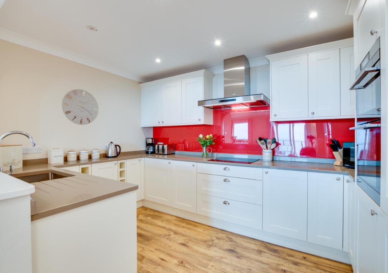 3 Bed in Putsborough oc-flt20 view 3