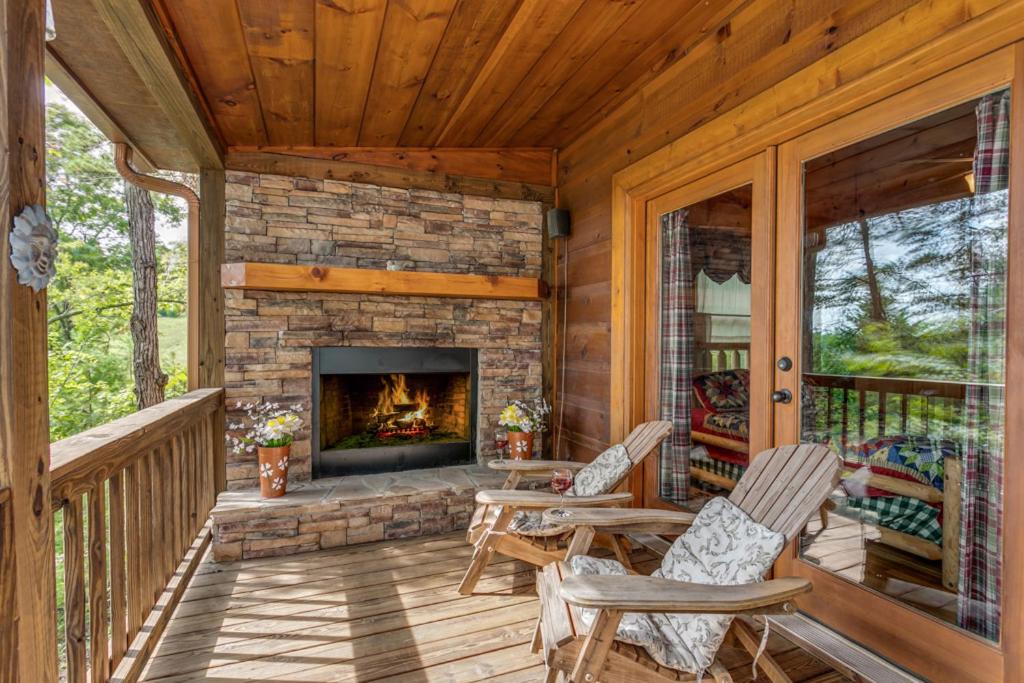 Dogwood Cabin Cozy Mountain Retreat Near Blue Ridge view 2