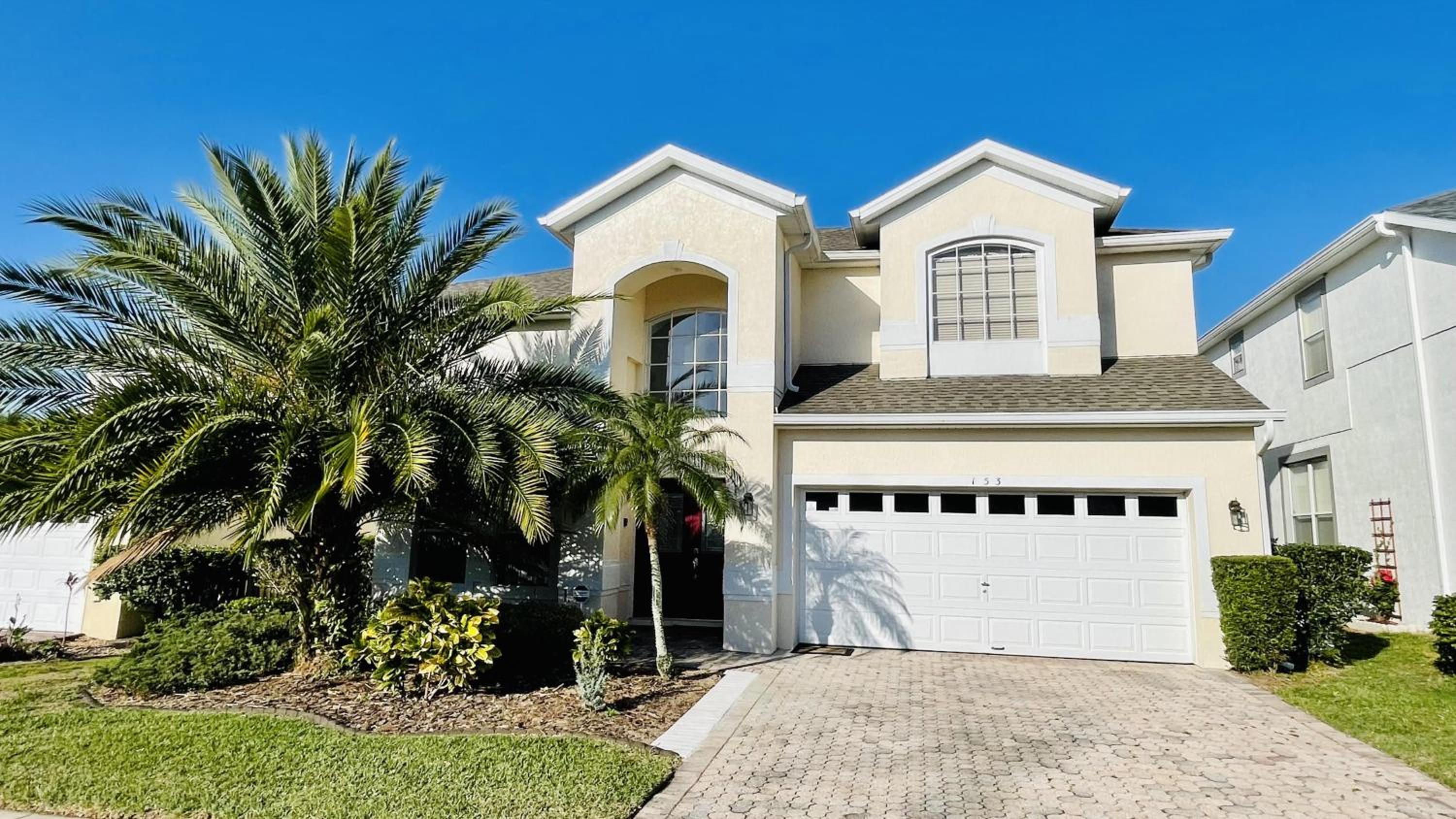 Spacious Modern And Pool Home With Spa view 2