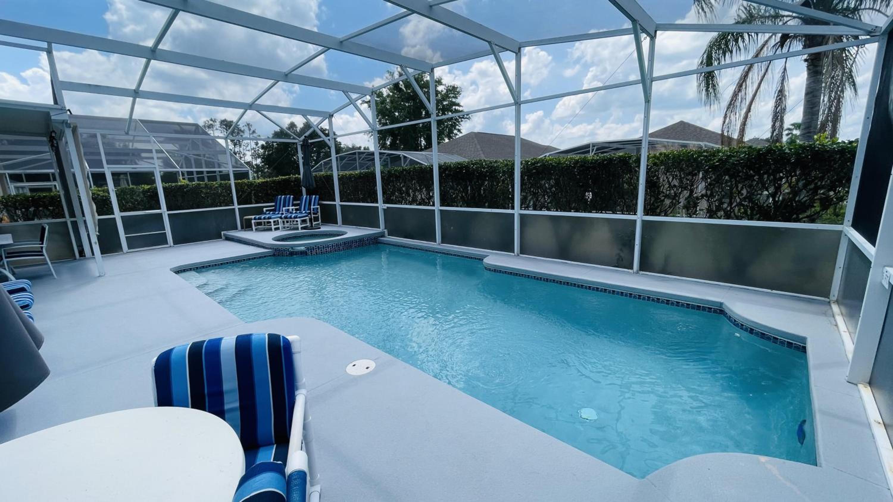 Spacious Modern And Pool Home With Spa view 4