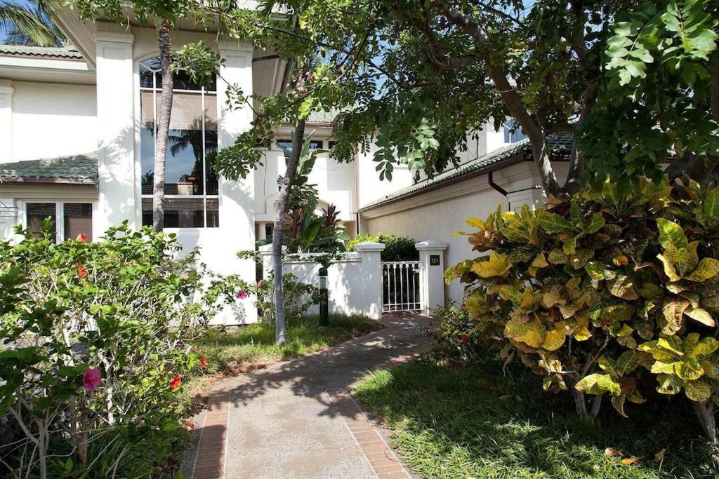Elegant Villa Just 10-Minute Walk To Beaches!