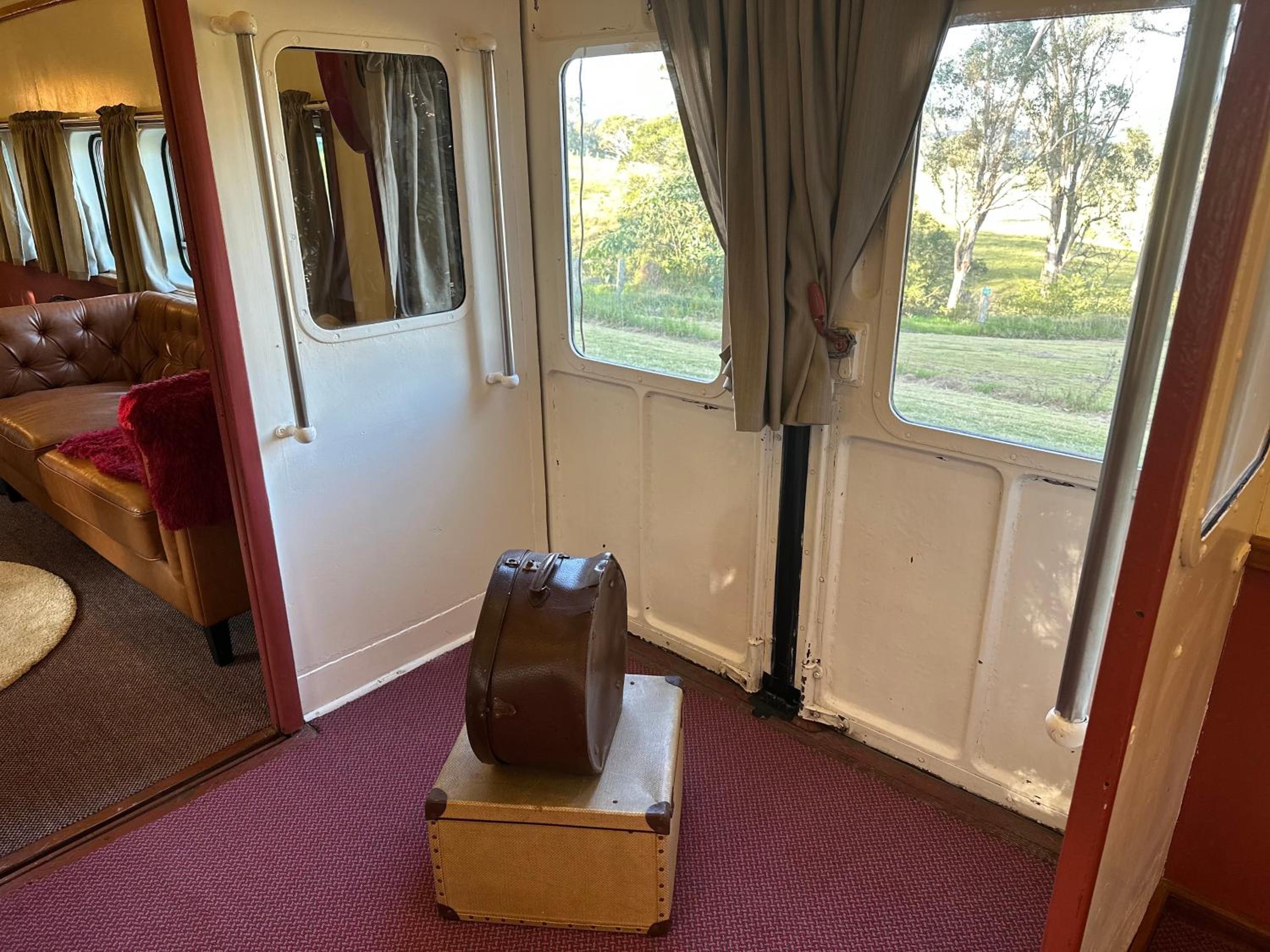 Carriageway Retreat - Unique Red Rattler Carriages and Units