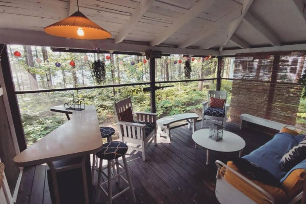 Grant Island Waterfront Cottage Brantingham Lk - HotTub, Pontoon Boat, Pets