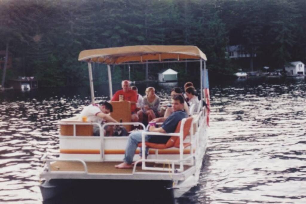 Grant Island Waterfront Cottage Brantingham Lk - HotTub, Pontoon Boat, Pets
