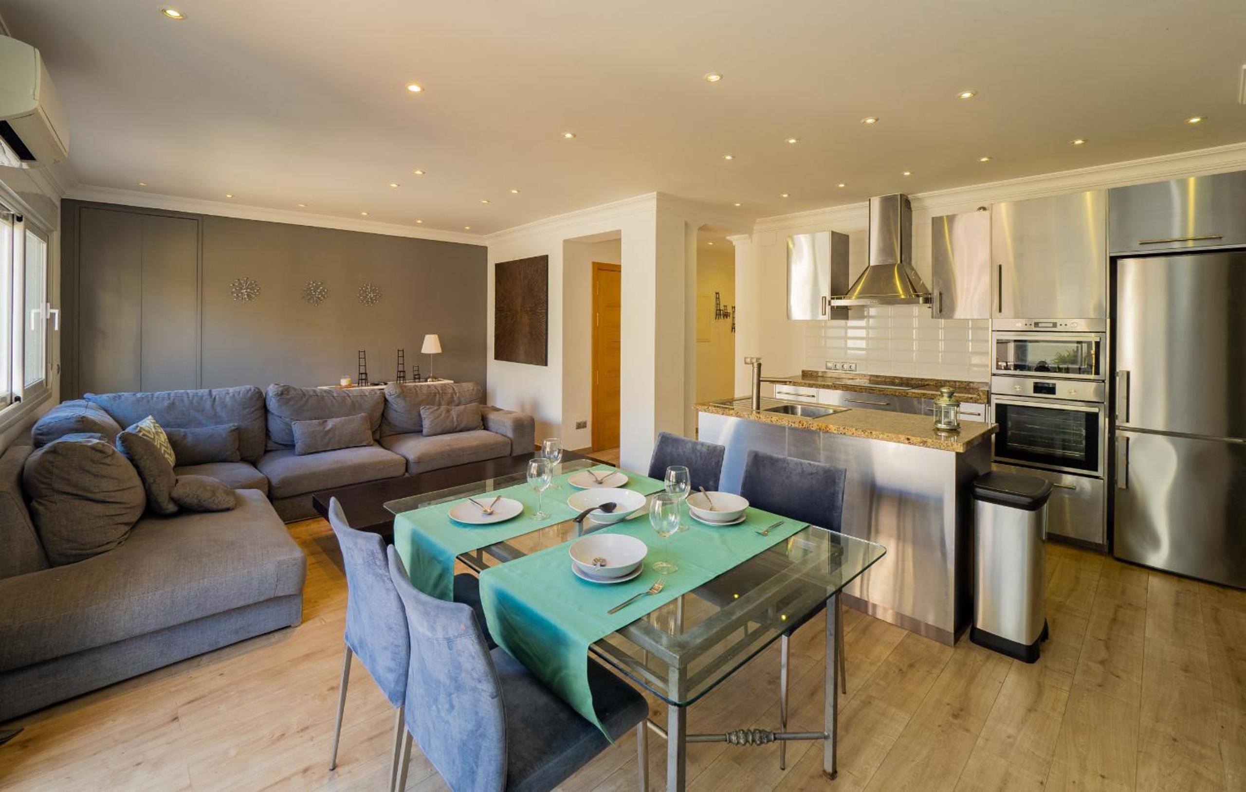 Cubo's Beach Side Apartment at La Cala