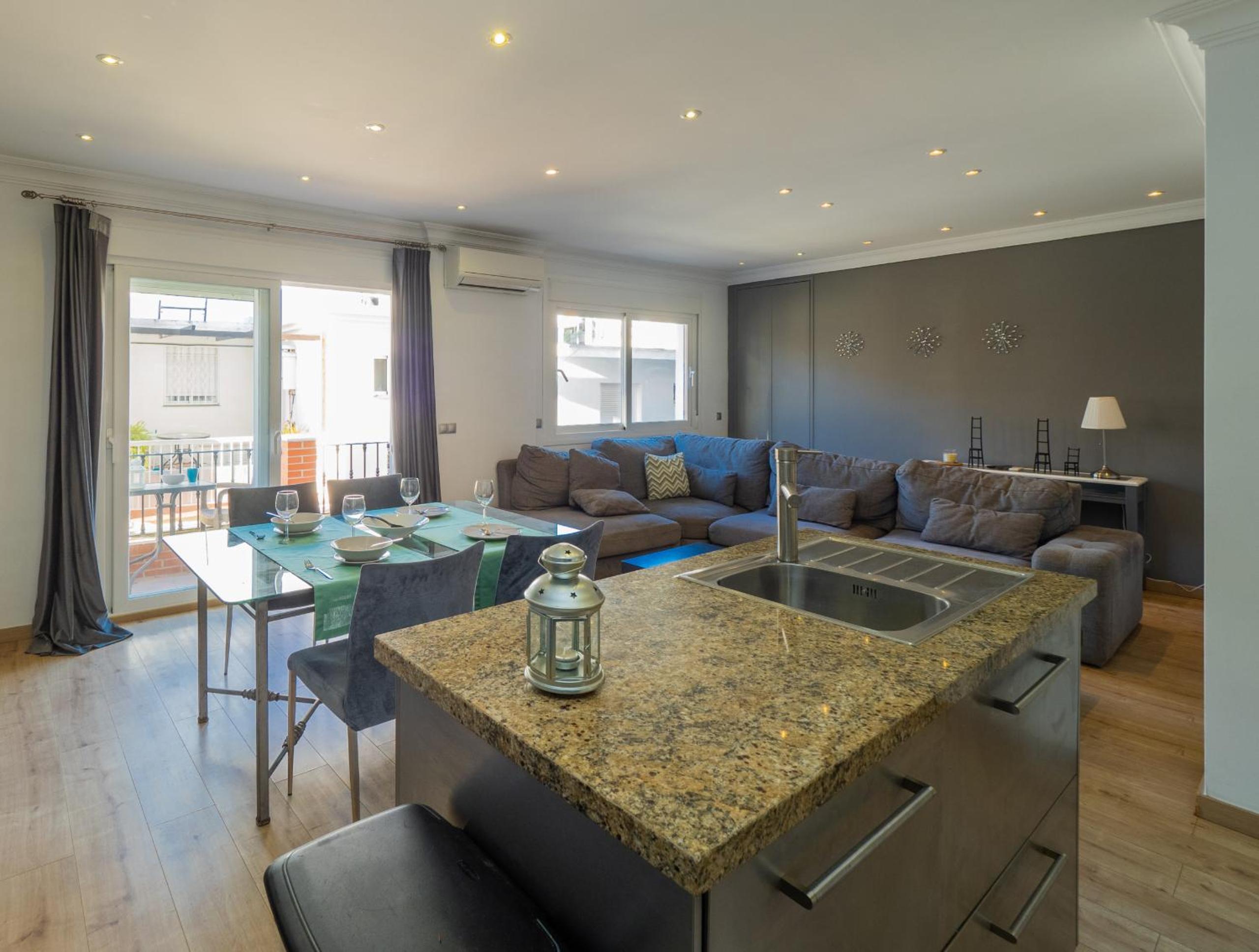 Cubo's Beach Side Apartment at La Cala