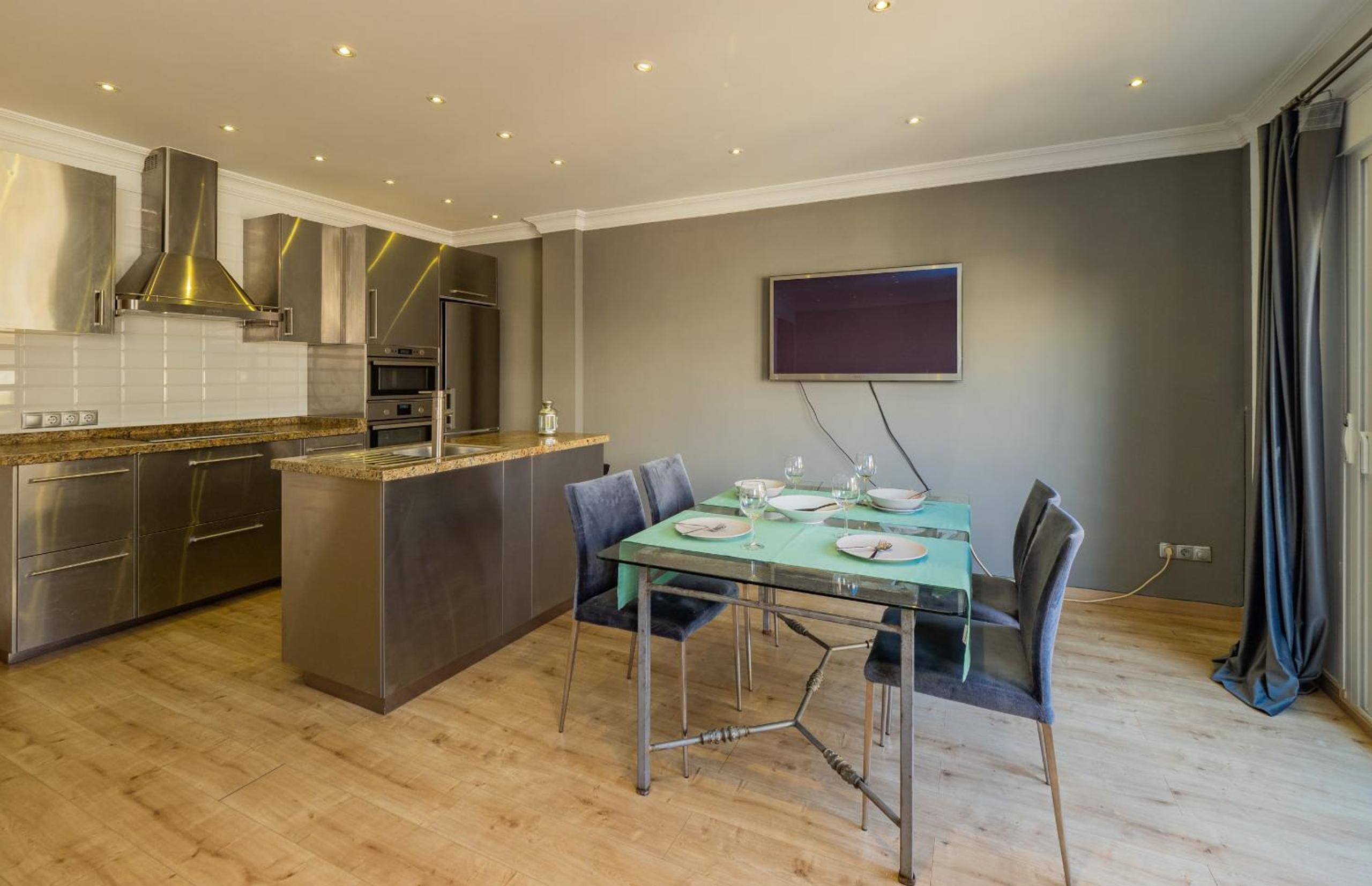 Cubo's Beach Side Apartment at La Cala