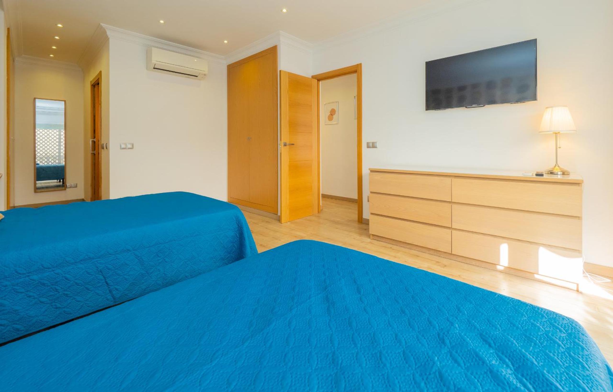 Cubo's Beach Side Apartment at La Cala