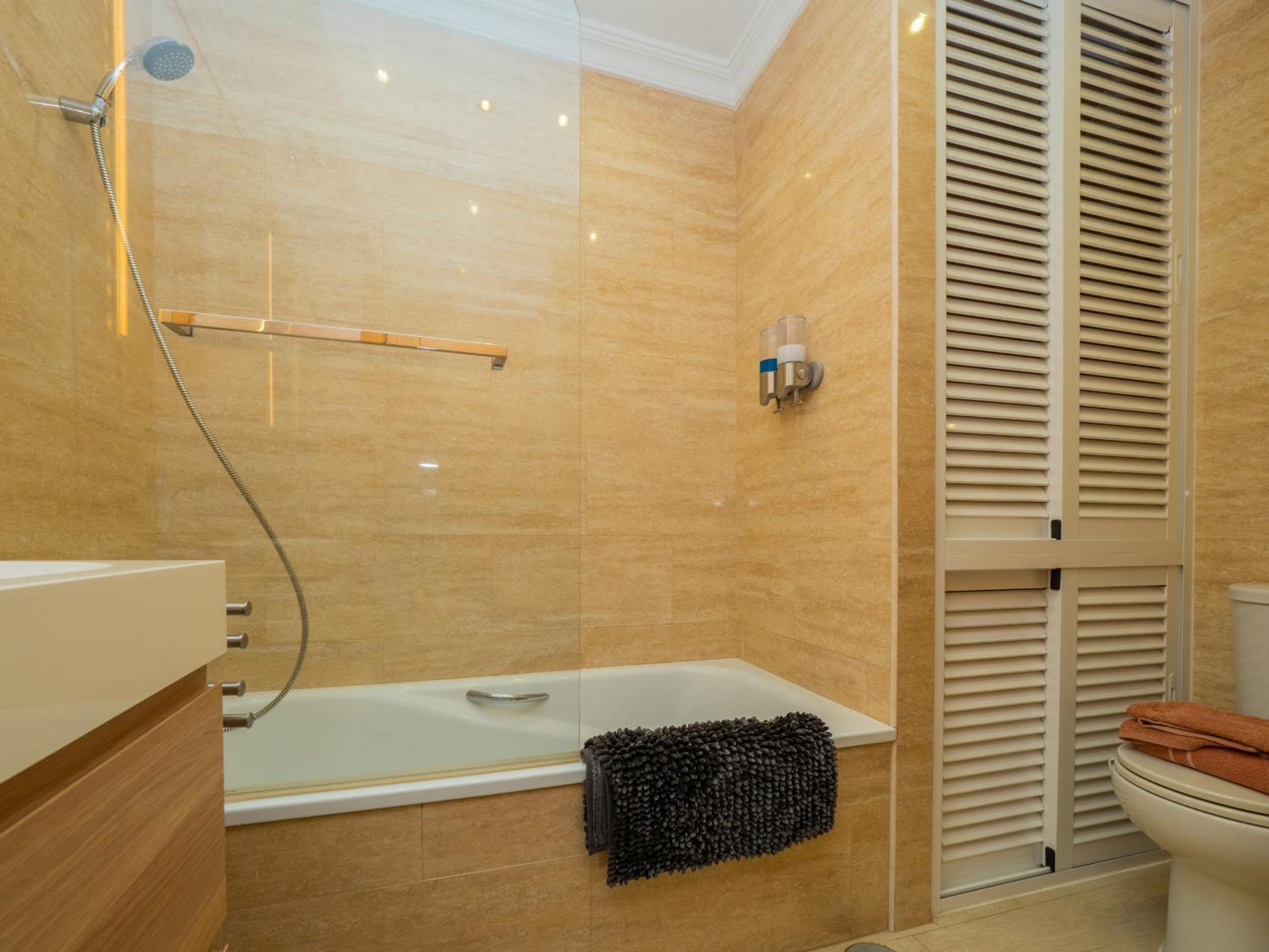 Cubo's Beach Side Apartment at La Cala