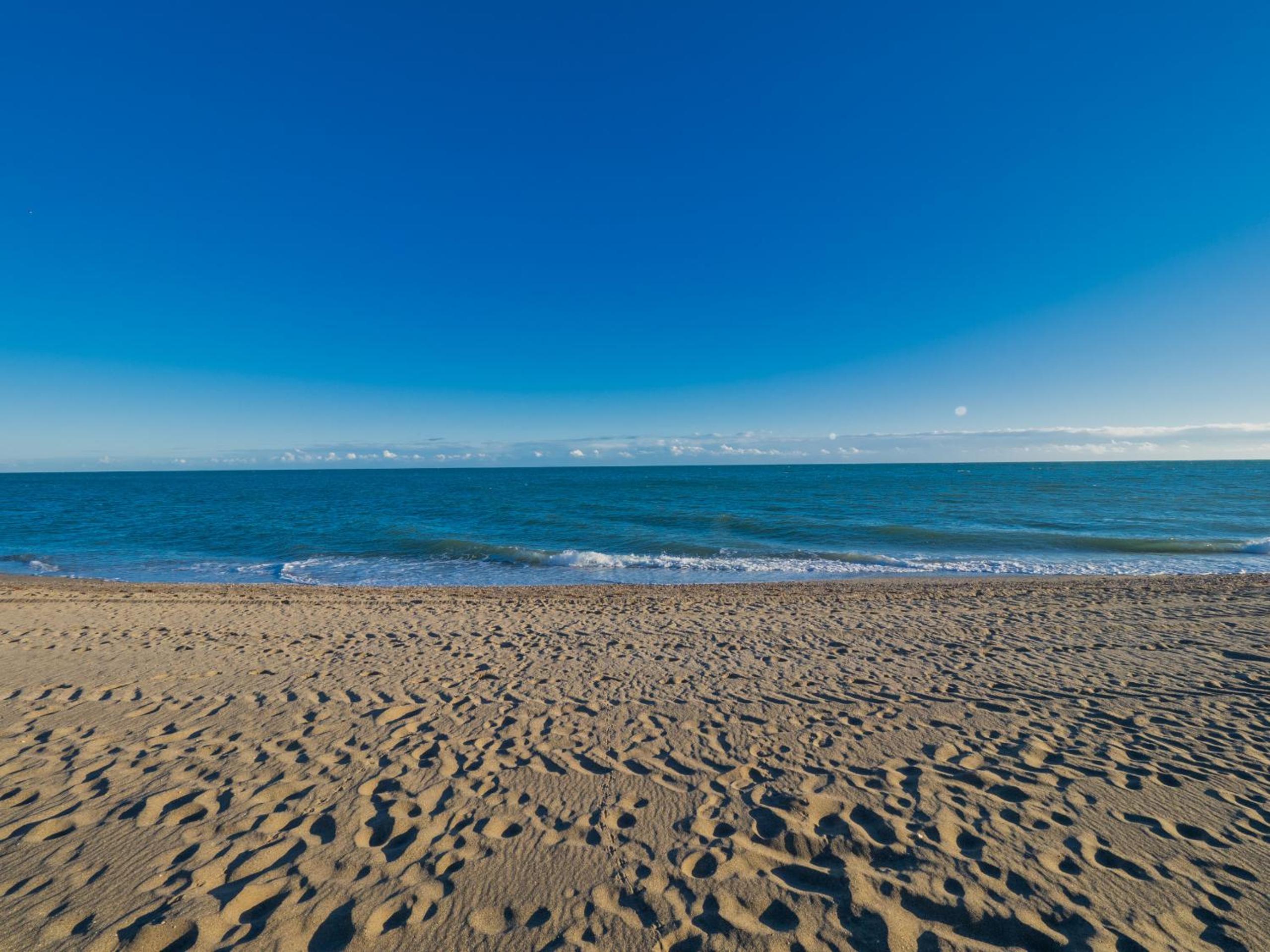 Cubo's Beach Side Apartment at La Cala