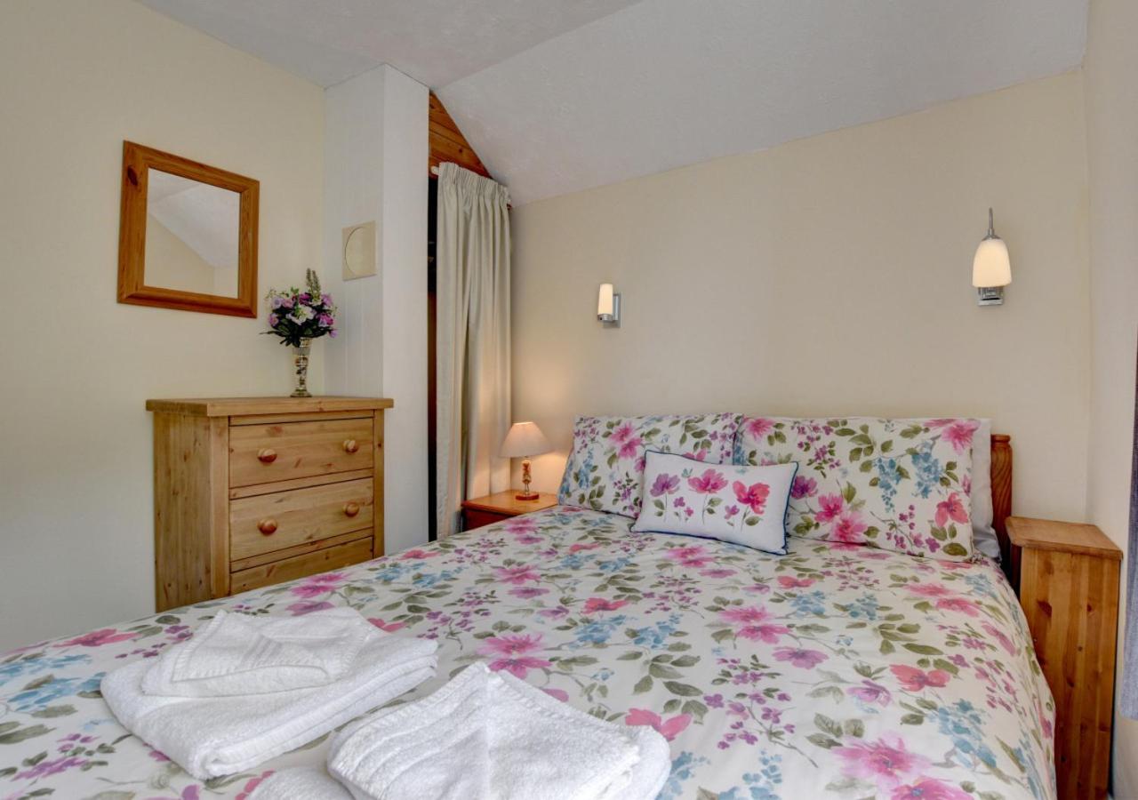 2 Bed in Westward Ho oc-n0987