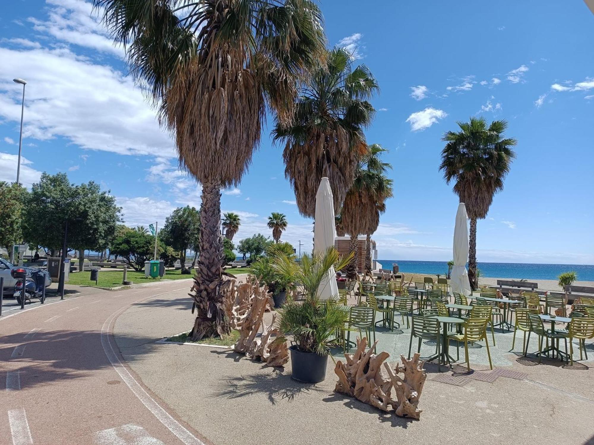 LAMBERTI Beach Apartment - 150 m from the sea - AC - WIFI view 4