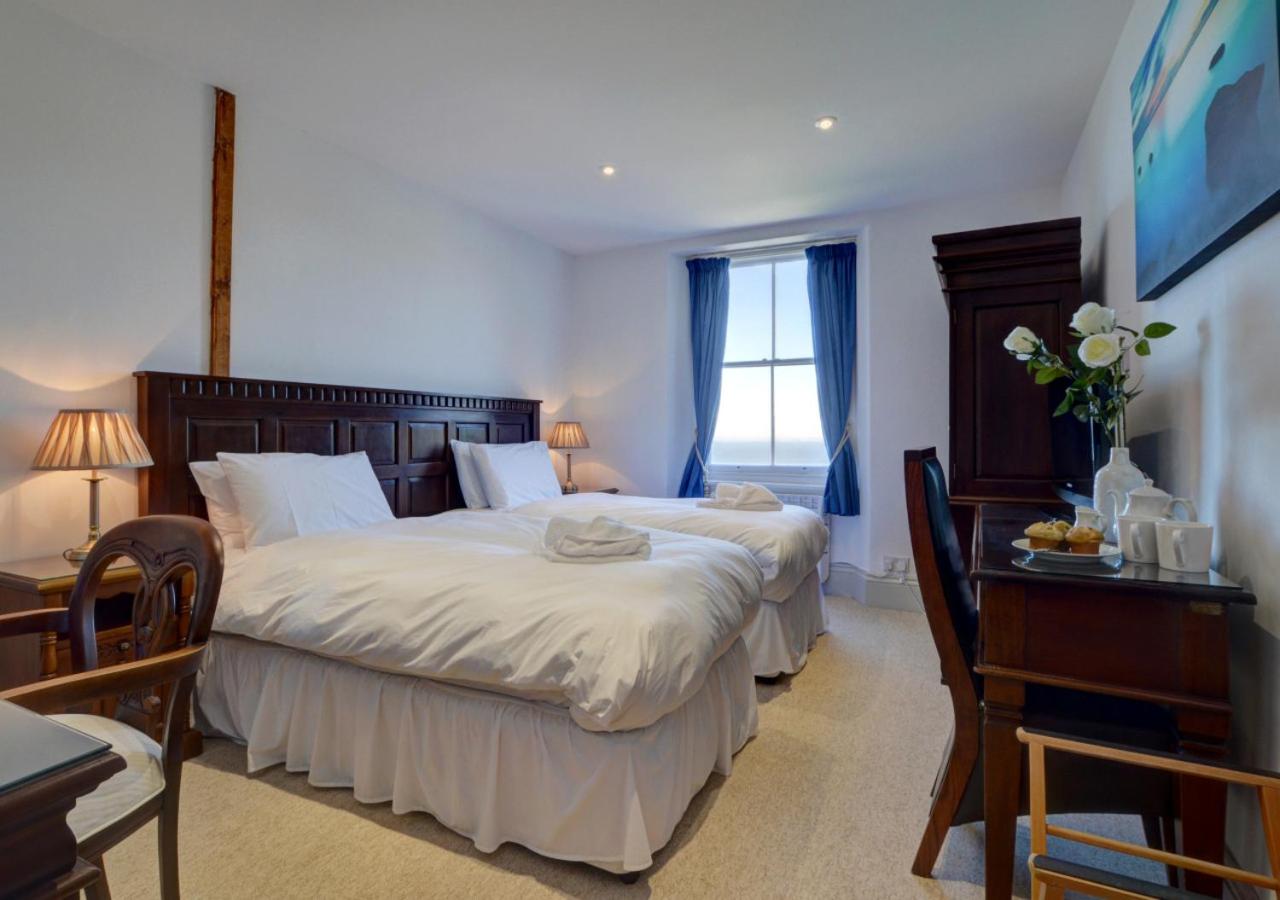 2 Bed in Lynton oc-orange view 2