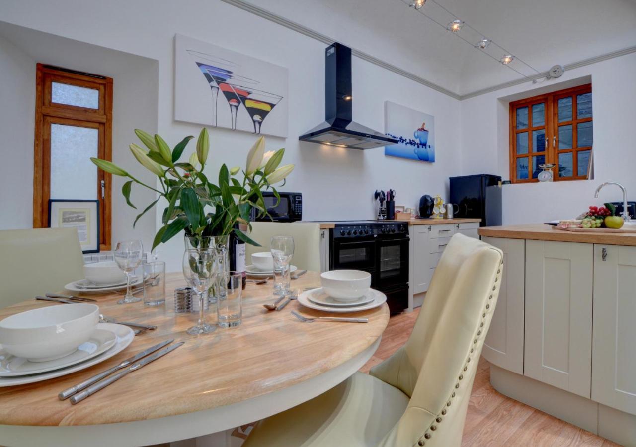 2 Bed in Lynton oc-orange view 4