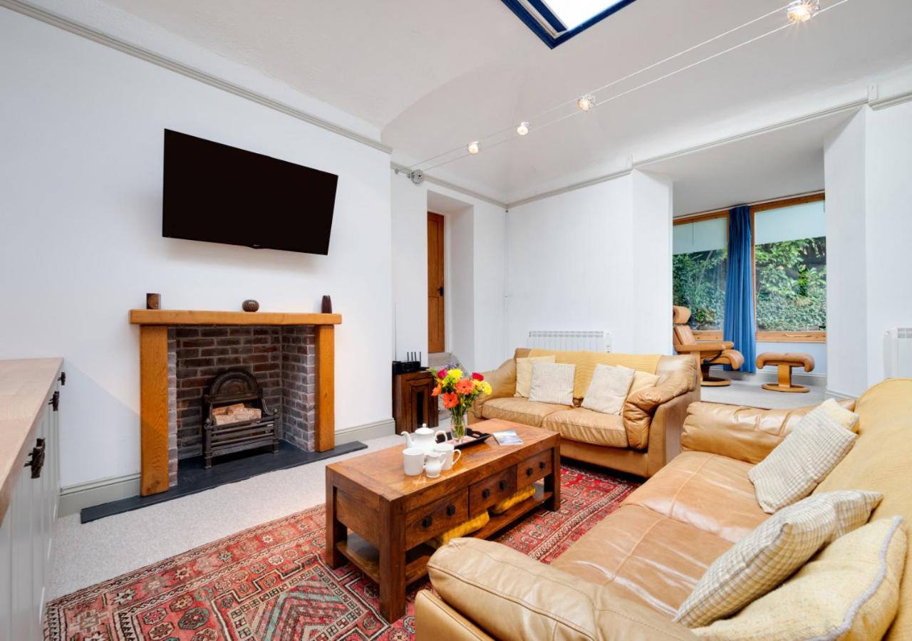2 Bed in Lynton oc-orange view 5
